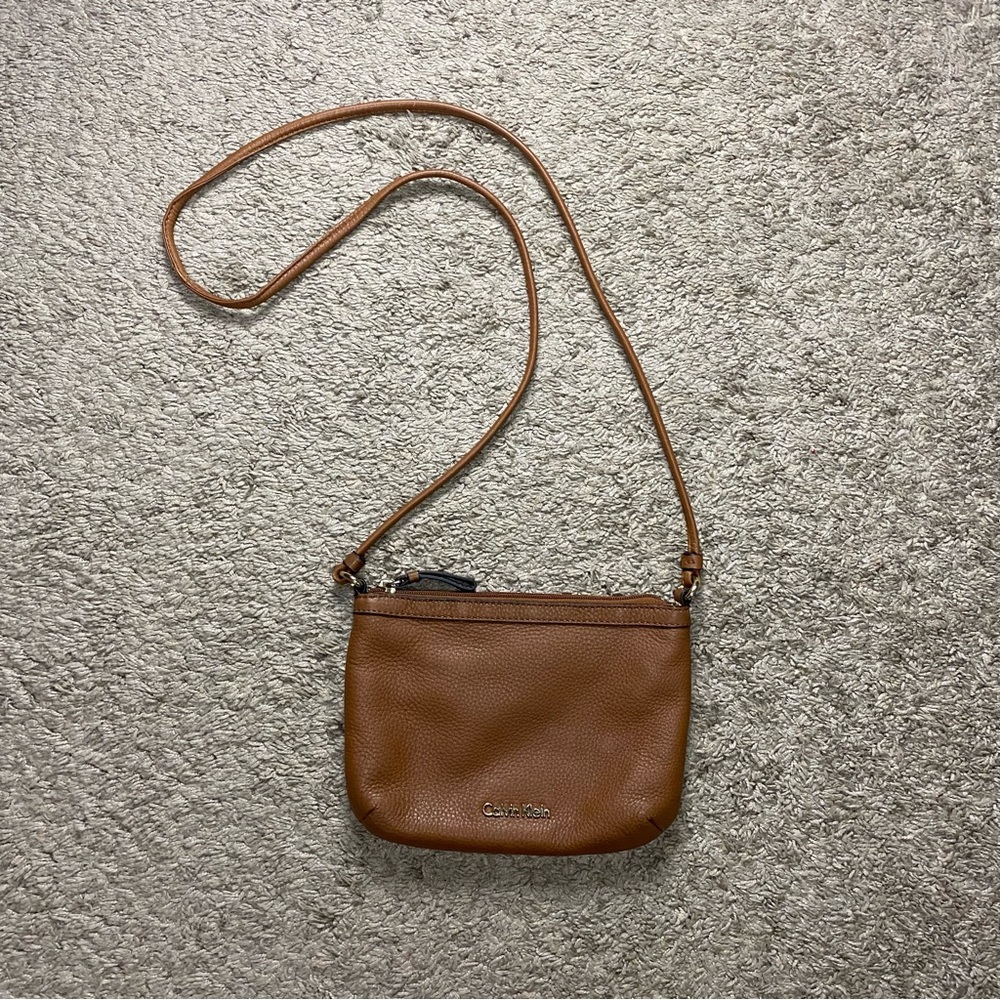 Calvin Klein Pebble Crossbody Bag Leather Purse
Model number H3DEA1KF